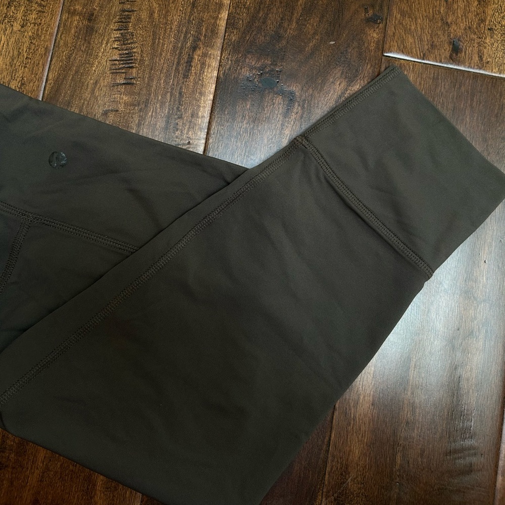 Lululemon taupe/brown cropped leggings